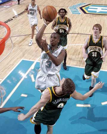 阿隆索：球队内部非常团结，阿诺德在皇马有适应过程是正常的